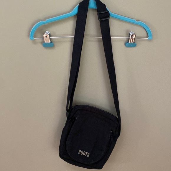 ROOTS | crossbody bag - Picture 1 of 5